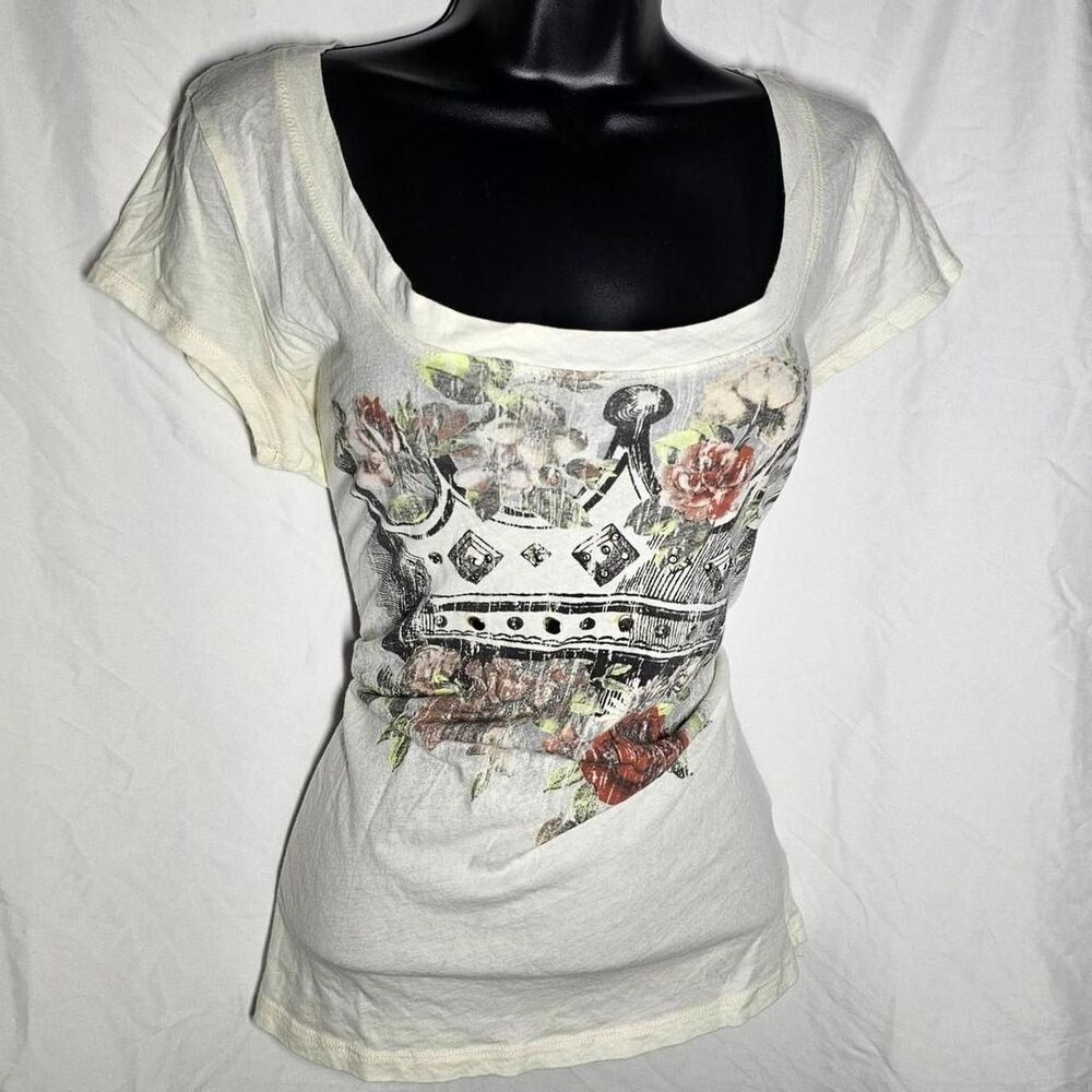 vintage y2k 2000s fang queen crown white tee
